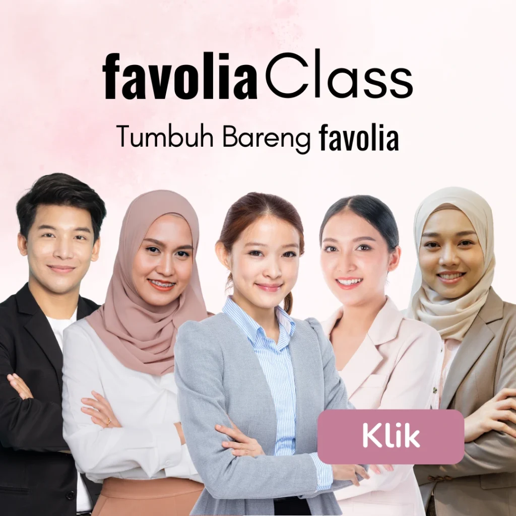 Iklan "Favolia Class" dengan teks "Tumbuh Bareng Favolia", menampilkan lima orang berpakaian formal (dua di antaranya berhijab) berdiri berdampingan, tersenyum, dengan tombol "Klik" berwarna merah muda di bawah, latar belakang merah muda lembut.